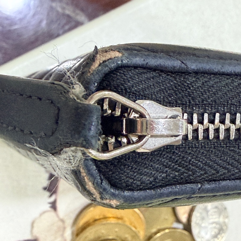 CHANEL 經典黑色羊皮銀扣拉鍊零錢包-20