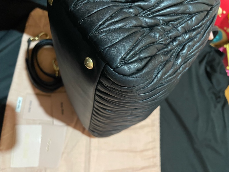 MiuMiu金釦黑手提包 側背包-10