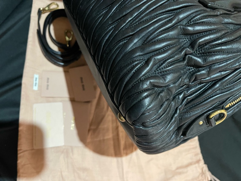 MiuMiu金釦黑手提包 側背包-11