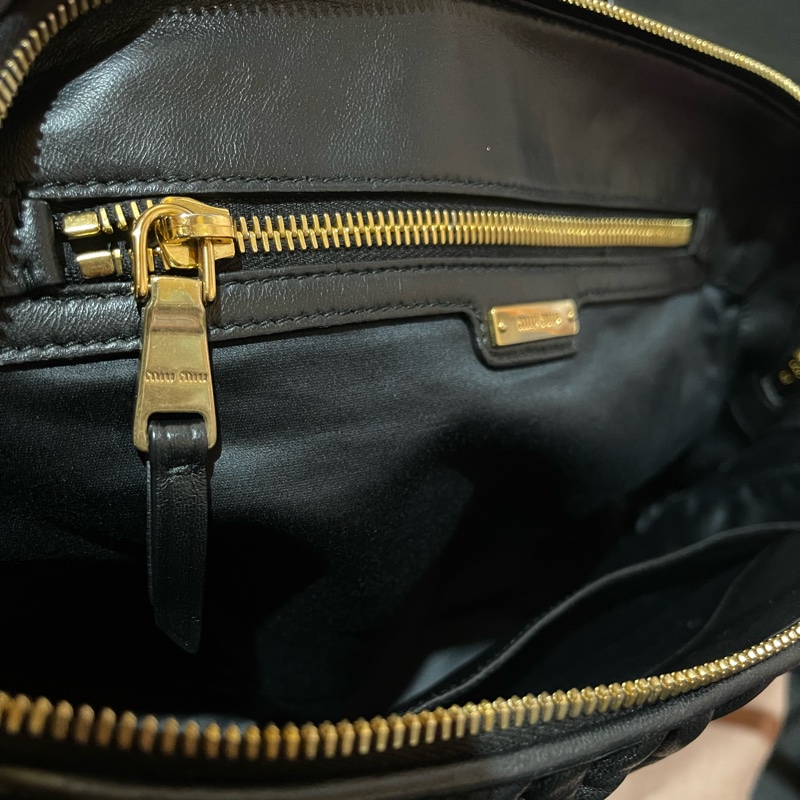MiuMiu金釦黑手提包 側背包-19