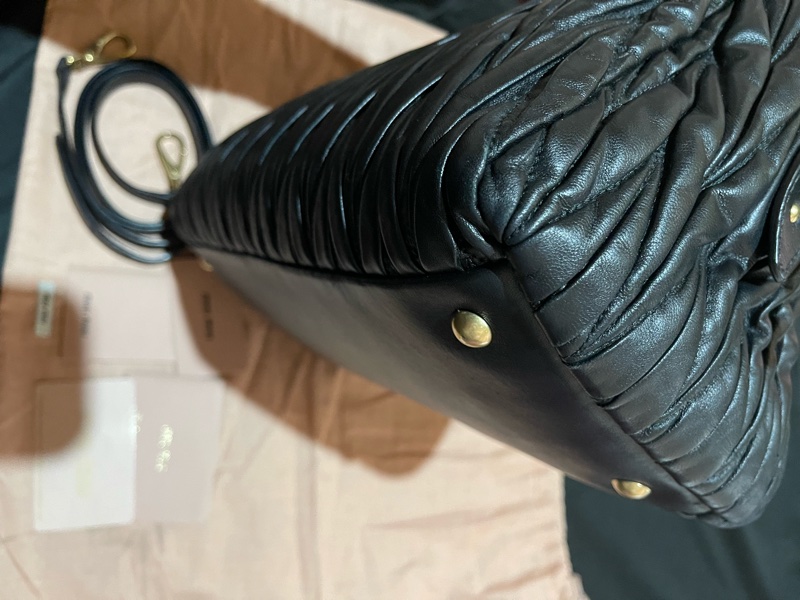 MiuMiu金釦黑手提包 側背包-25