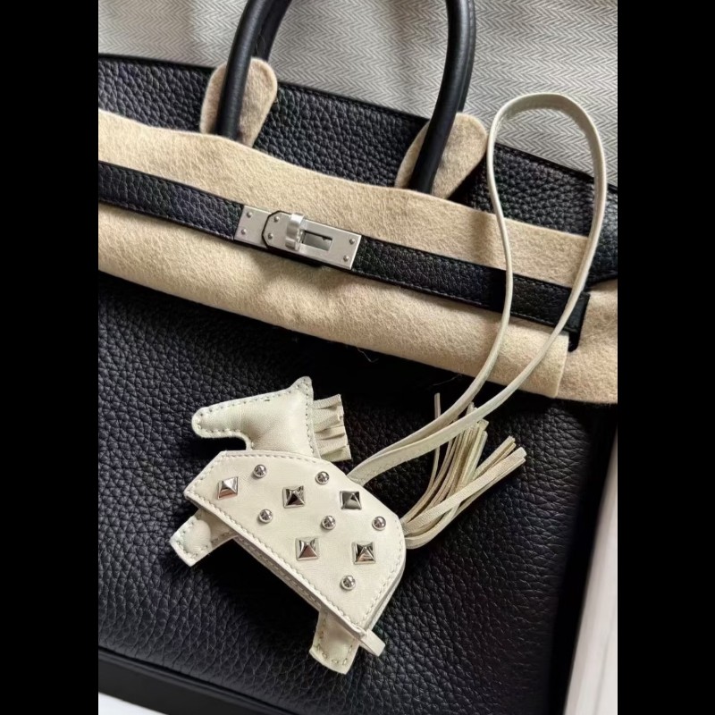 全新💯愛馬仕鉚釘換衣小馬 奶昔白銀Hermes Rodeo Robeo Rock
Craie/Craie Charm-1