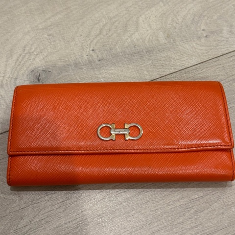 Ferragamo 橘色長夾