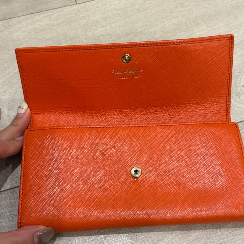 Ferragamo 橘色長夾-1