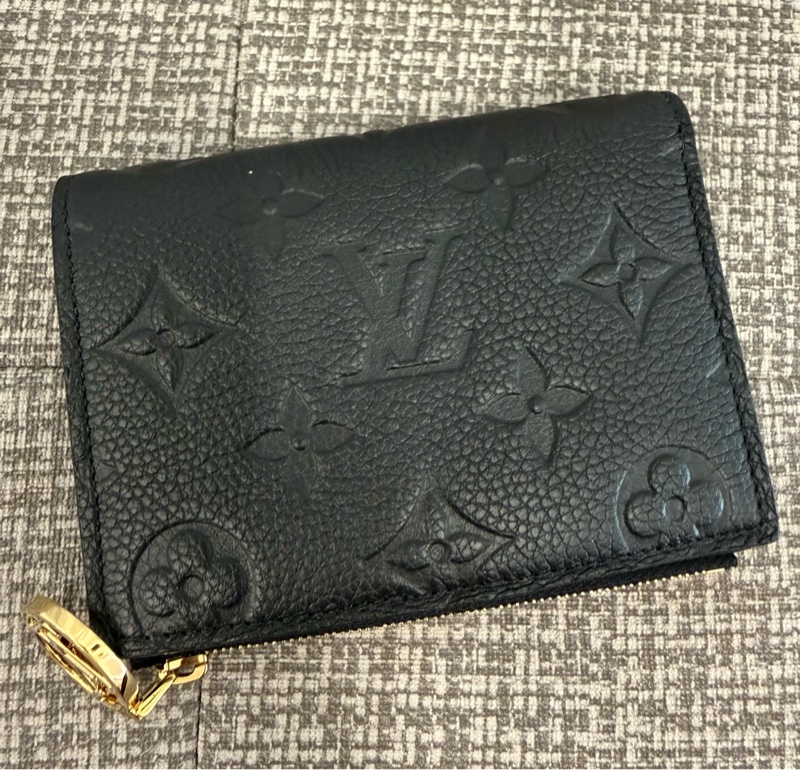 LV Lisa黑牛皮短夾M83365-3