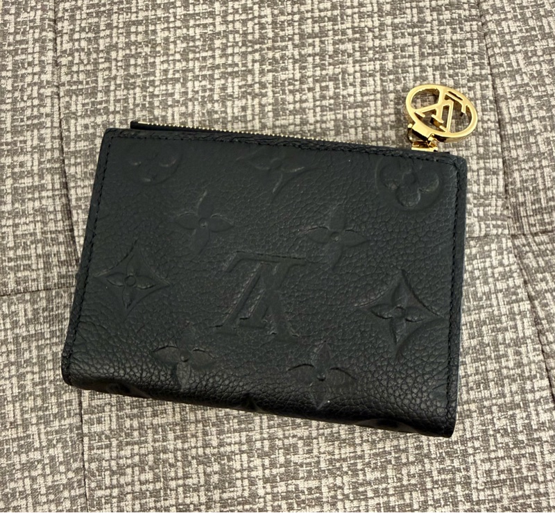 LV Lisa黑牛皮短夾M83365-6