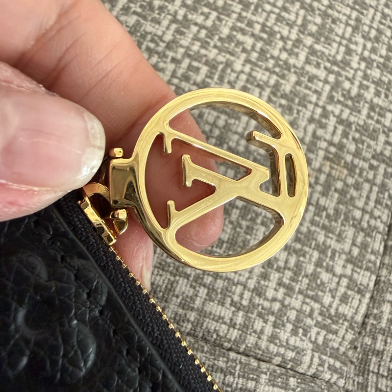 LV Lisa黑牛皮短夾M83365-34