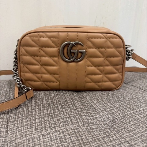 正品 Gucci二手近新Marmont奶茶銀釦拉鍊肩背/斜背包