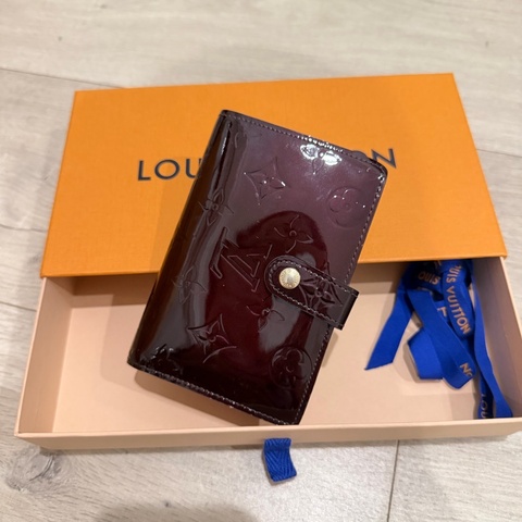 Lv葡萄紫漆皮中夾