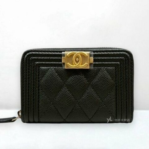 B6353-CHANEL BOY 黑色荔枝牛皮金釦拉鍊零錢包A80602