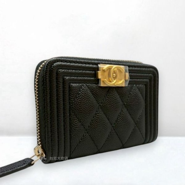 B6353-CHANEL BOY 黑色荔枝牛皮金釦拉鍊零錢包A80602-1
