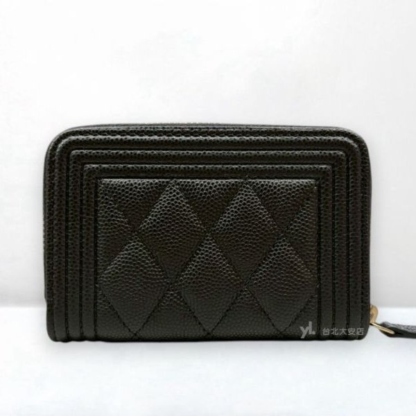 B6353-CHANEL BOY 黑色荔枝牛皮金釦拉鍊零錢包A80602-3