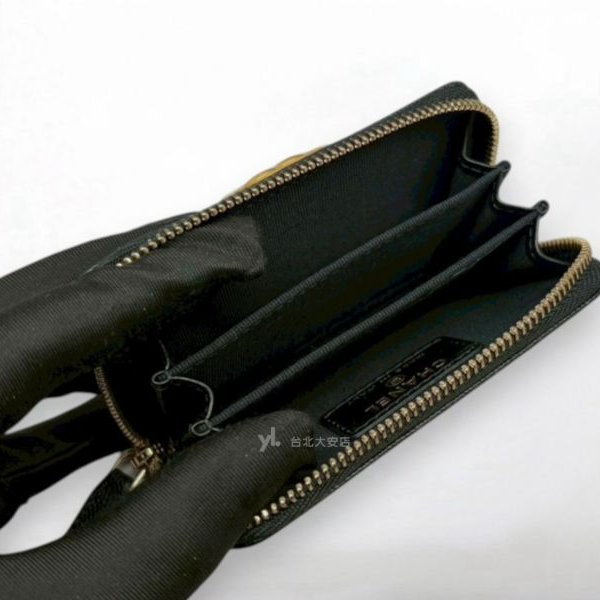 B6353-CHANEL BOY 黑色荔枝牛皮金釦拉鍊零錢包A80602-5