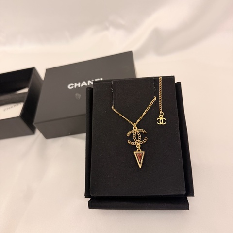 Chanel 雙C倒三角項鏈