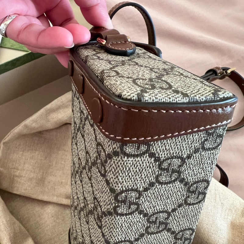 Gucci 方盒斜背小包-4
