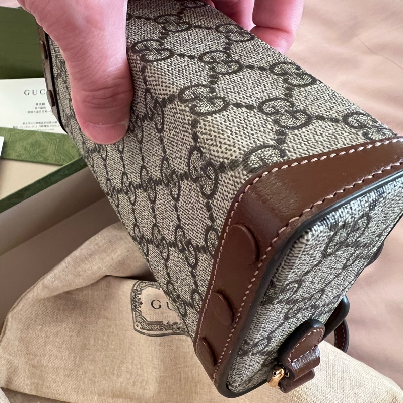 Gucci 方盒斜背小包-6