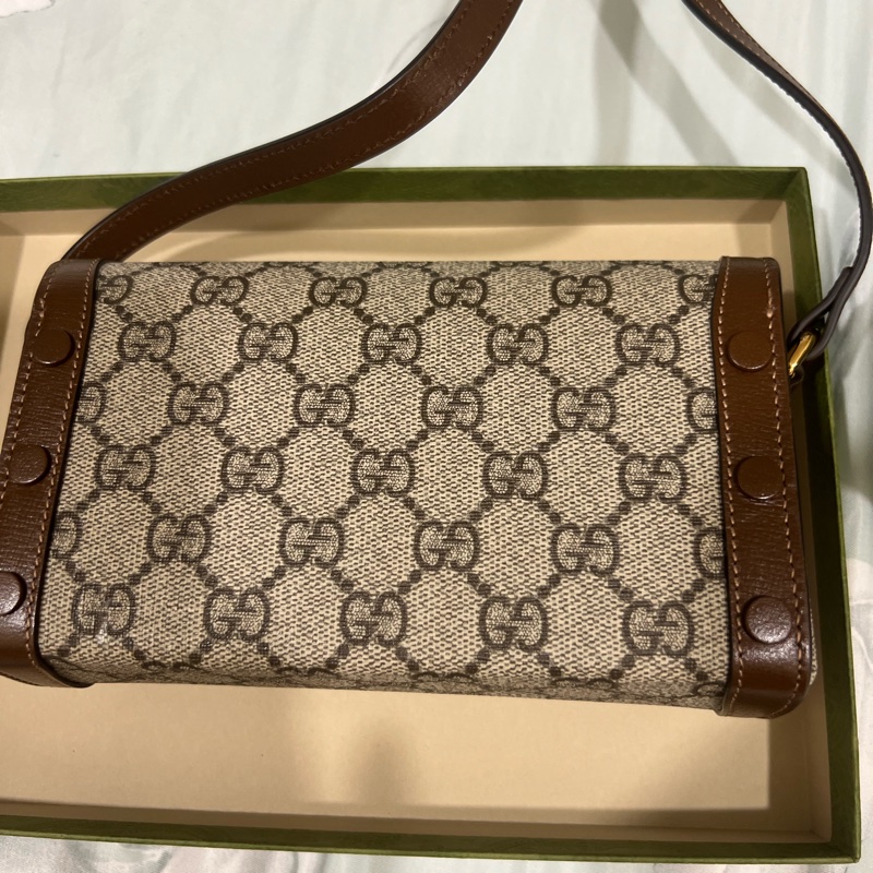 Gucci 方盒斜背小包-10