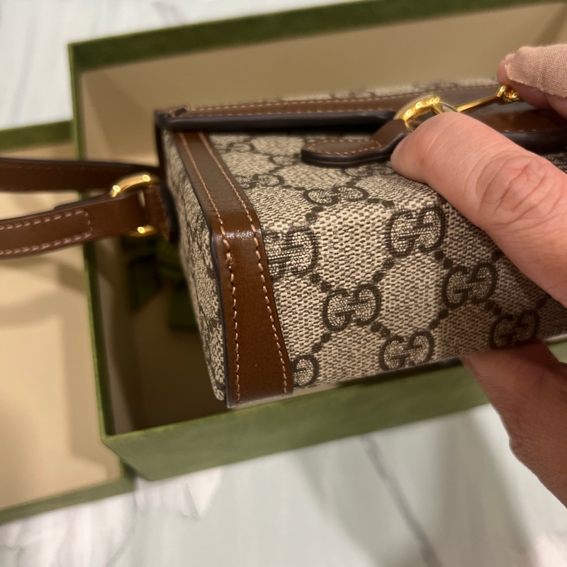Gucci 方盒斜背小包-11