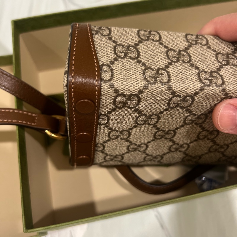 Gucci 方盒斜背小包-12