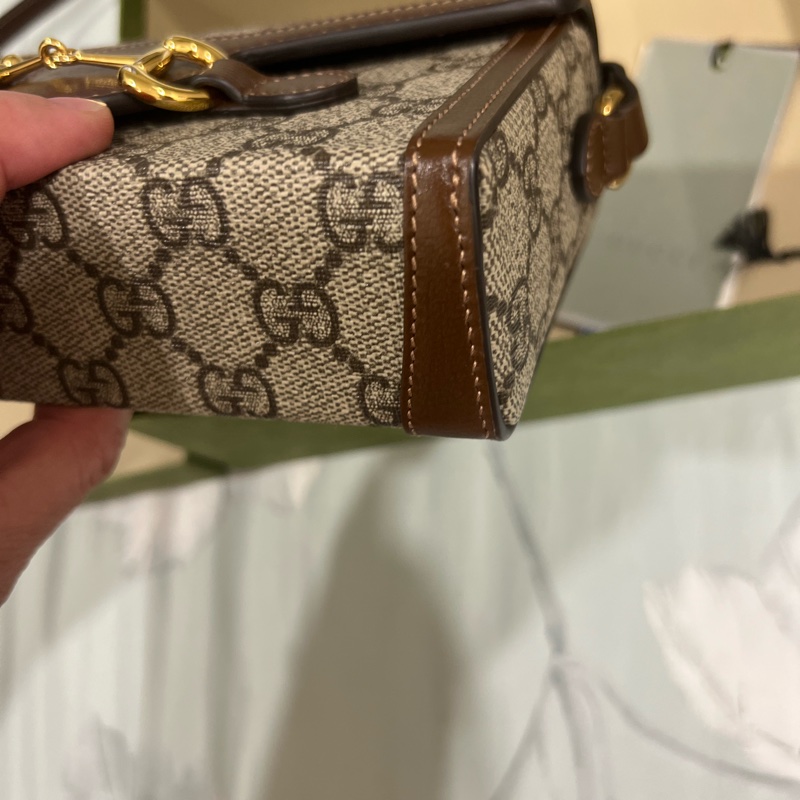 Gucci 方盒斜背小包-13