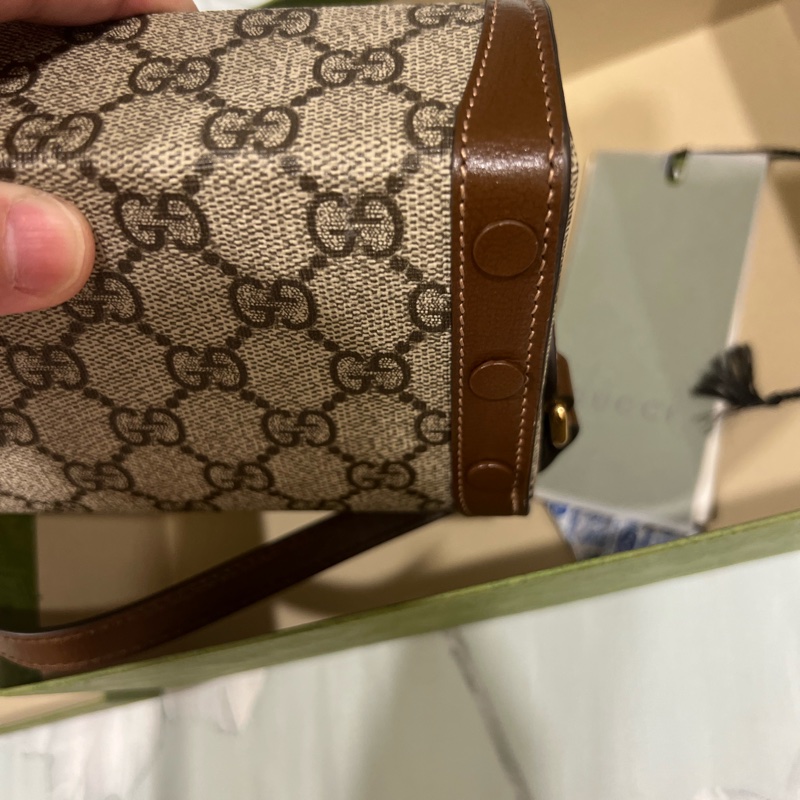 Gucci 方盒斜背小包-14