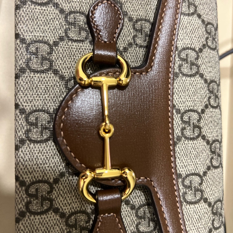 Gucci 方盒斜背小包-17