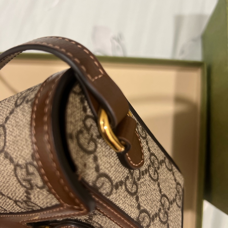 Gucci 方盒斜背小包-19