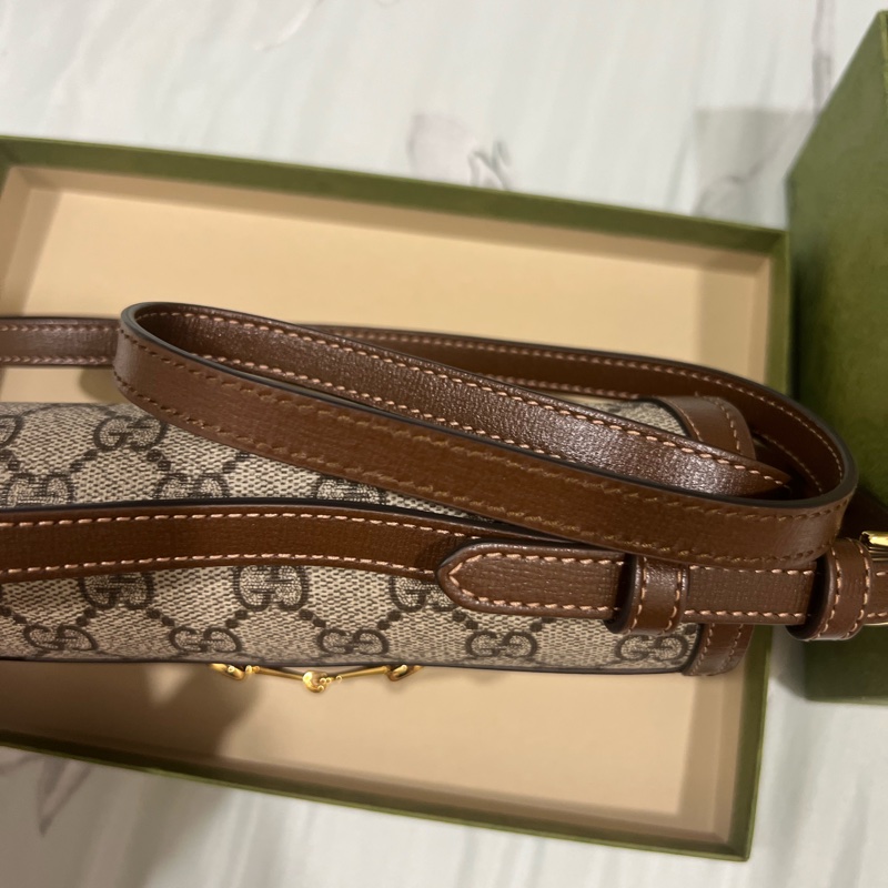 Gucci 方盒斜背小包-21