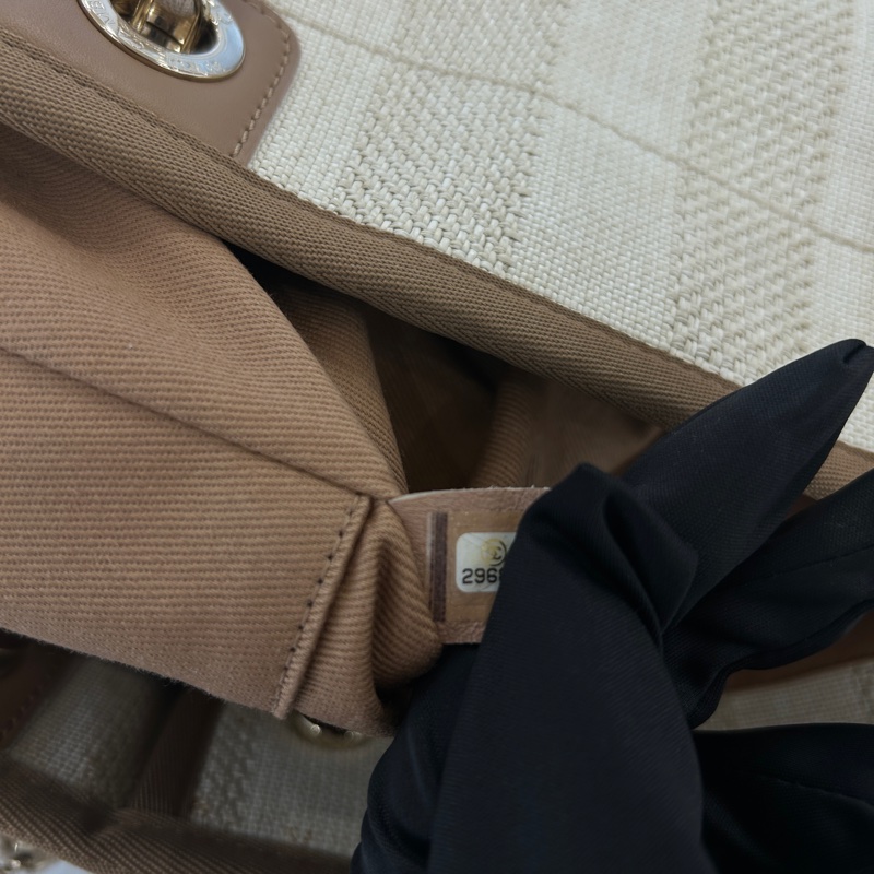 Chanel A67001奶茶色小款沙灘包(29開)-14