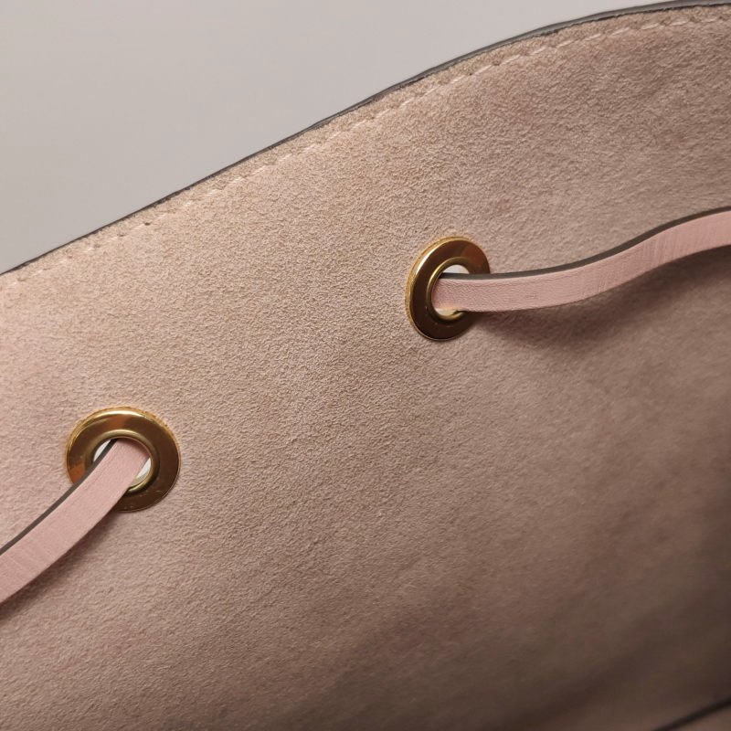 Louis Vuitton (LV) NÉONOÉ中型牛皮Monogram印花抽繩肩背包-8
