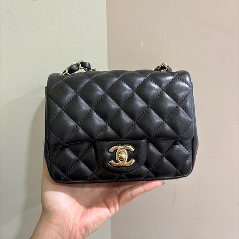 Chanel 黑羊皮淡金釦方胖子