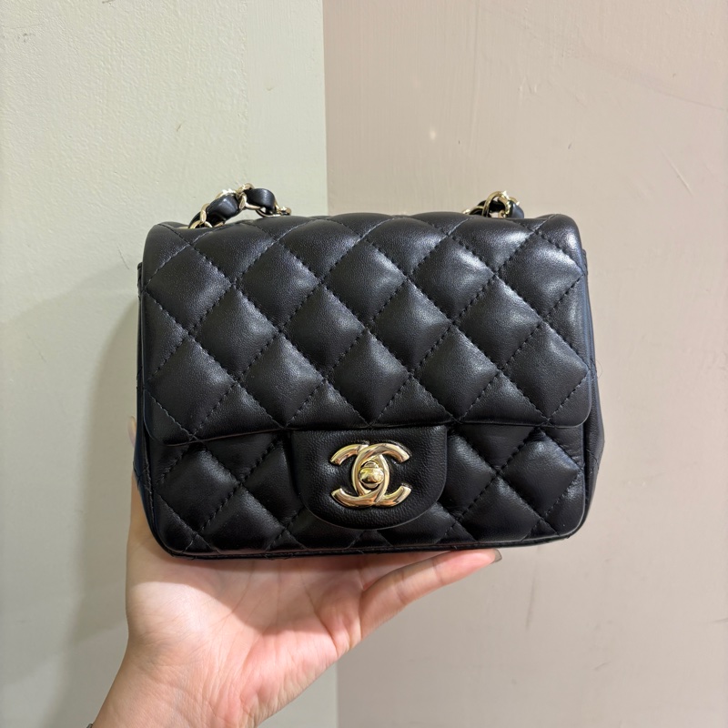 Chanel 黑羊皮淡金釦方胖子-0