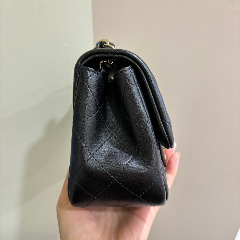 Chanel 黑羊皮淡金釦方胖子-2