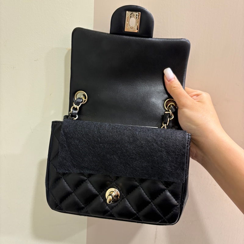 Chanel 黑羊皮淡金釦方胖子-5