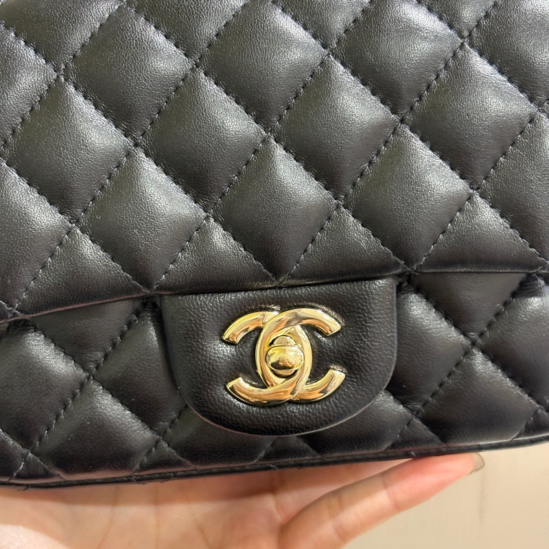 Chanel 黑羊皮淡金釦方胖子-6