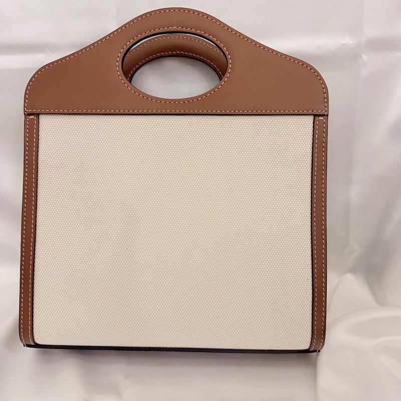 Burberry 牛皮拼帆布 mini pocket斜背包-10