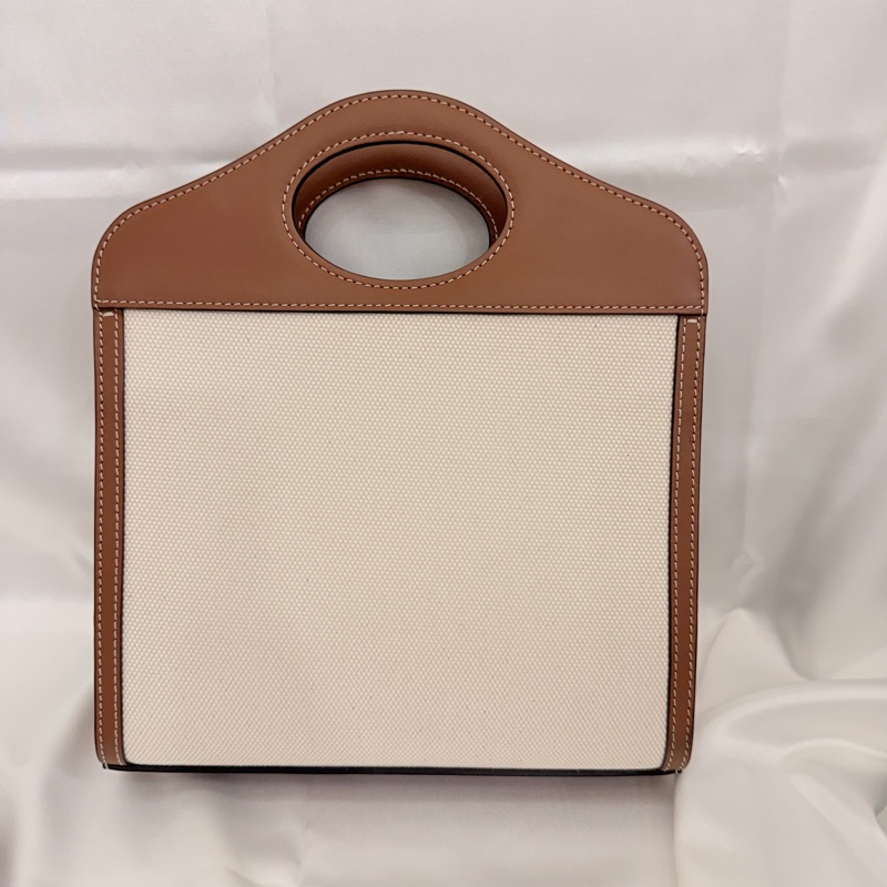Burberry 牛皮拼帆布 mini pocket斜背包-11