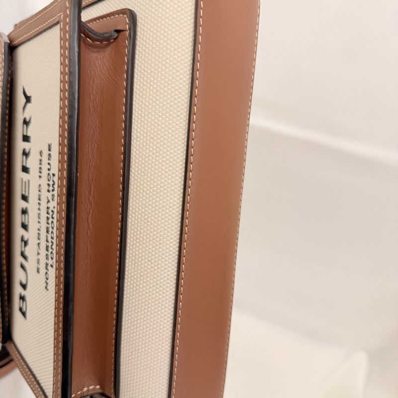 Burberry 牛皮拼帆布 mini pocket斜背包-16