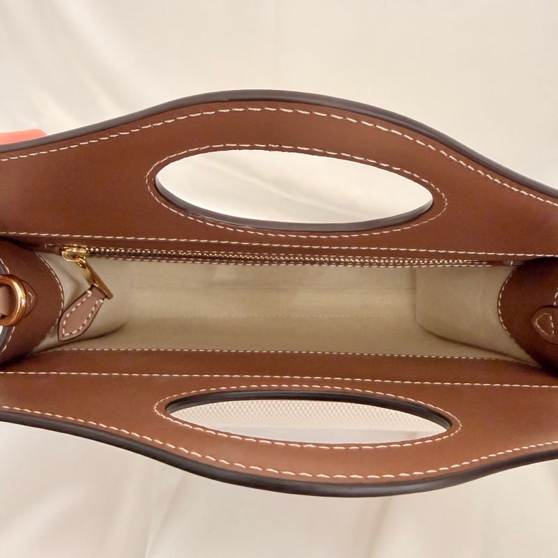 Burberry 牛皮拼帆布 mini pocket斜背包-27