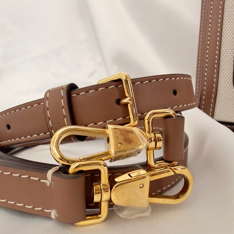Burberry 牛皮拼帆布 mini pocket斜背包-32