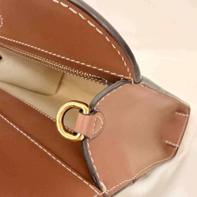 Burberry 牛皮拼帆布 mini pocket斜背包-34