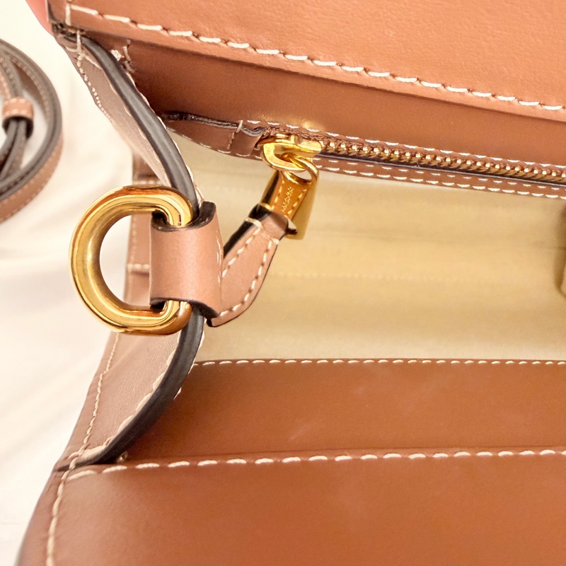 Burberry 牛皮拼帆布 mini pocket斜背包-37