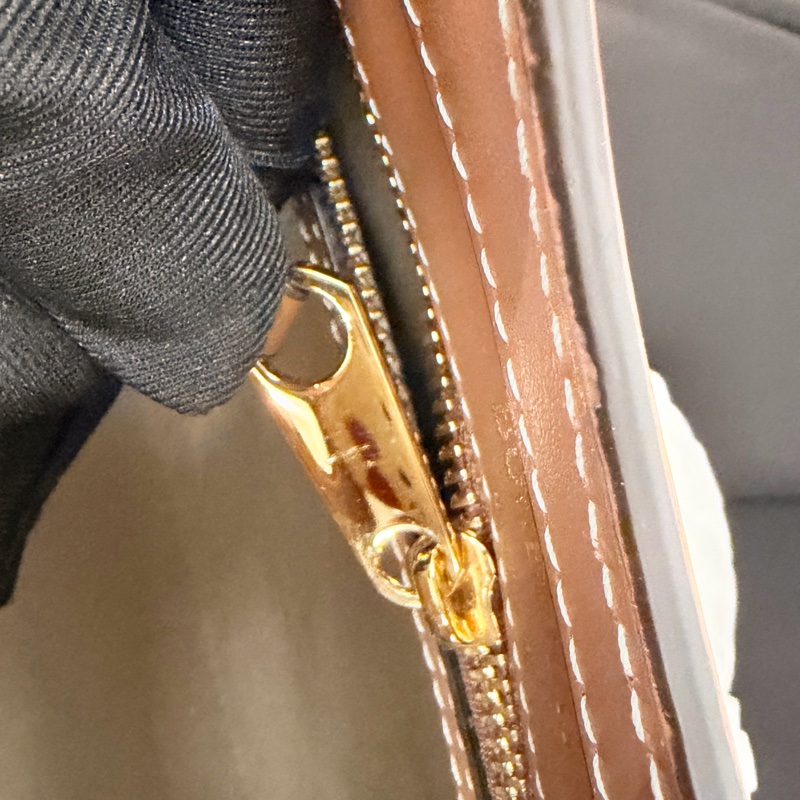 Burberry 牛皮拼帆布 mini pocket斜背包-48
