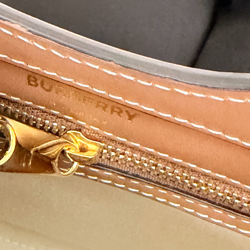 Burberry 牛皮拼帆布 mini pocket斜背包-50