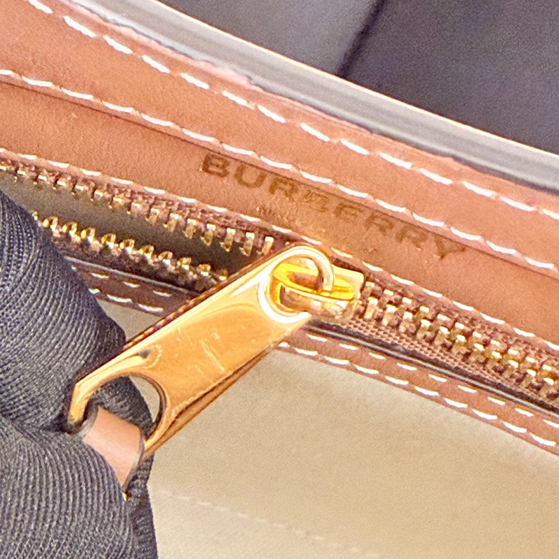 Burberry 牛皮拼帆布 mini pocket斜背包-51