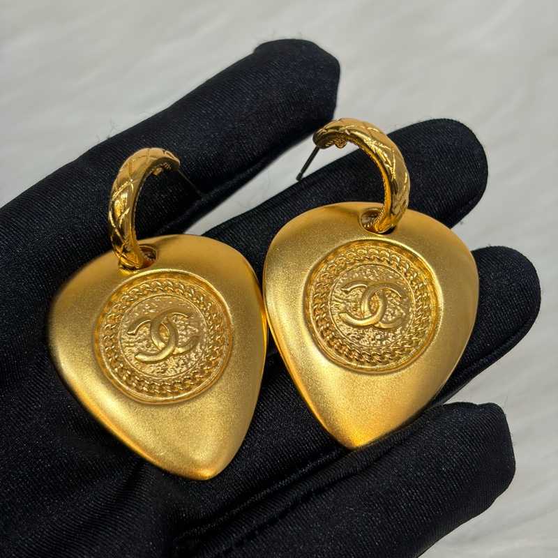 CHANEL 金色雙C金幣紋 吉他彈片撥片PICK LOGO 垂吊式 耳環 VINTAGE老香風-8