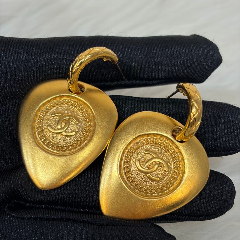 CHANEL 金色雙C金幣紋 吉他彈片撥片PICK LOGO 垂吊式 耳環 VINTAGE老香風-9