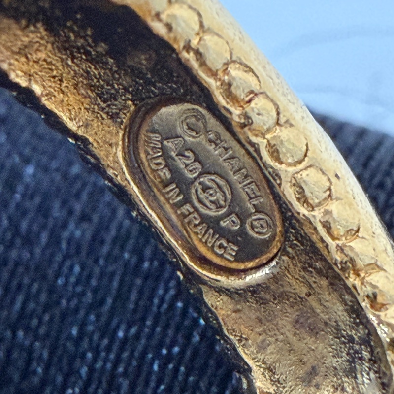 CHANEL 金色雙C金幣紋 吉他彈片撥片PICK LOGO 垂吊式 耳環 VINTAGE老香風-15