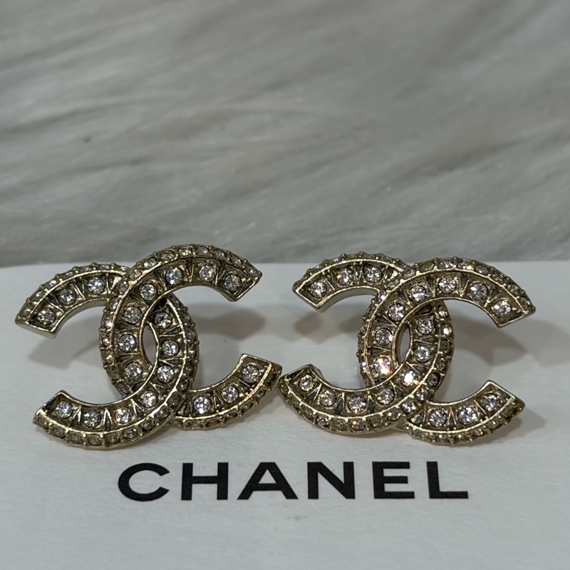 CHANEL A86504 香奈兒金色雙C 雙層雙排水鑽 LOGO 小香立體螺旋 耳環 耳針-2