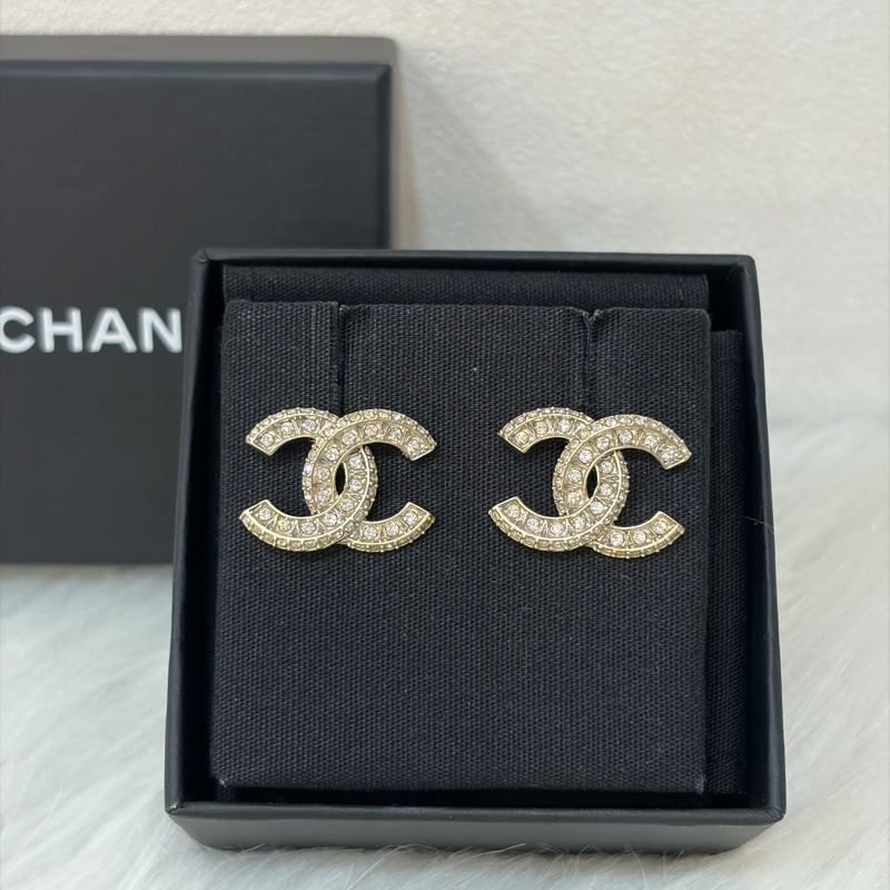 CHANEL A86504 香奈兒金色雙C 雙層雙排水鑽 LOGO 小香立體螺旋 耳環 耳針-13